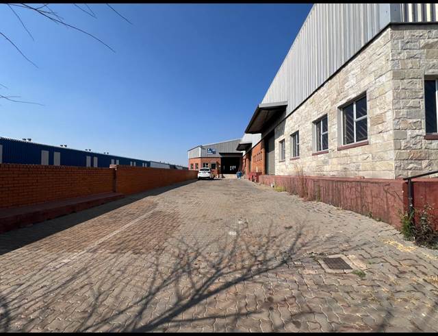 300M² WAREHOUSE TO LET IN SUNDERLAND RIDGE
