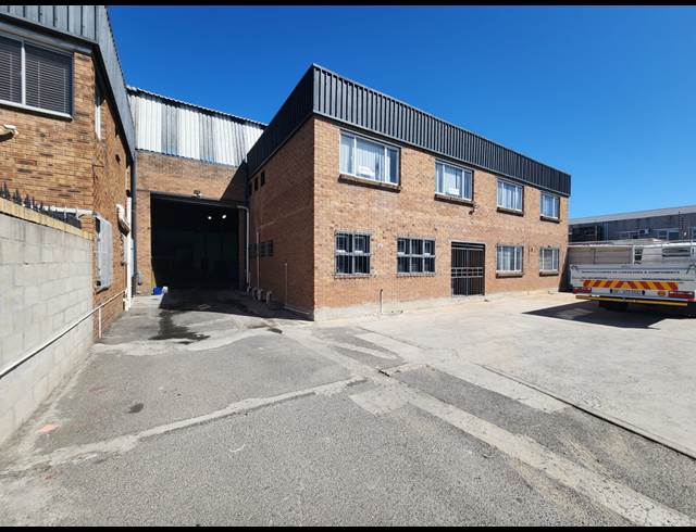 1,200M² WAREHOUSE TO LET IN BLACKHEATH INDUSTRIAL