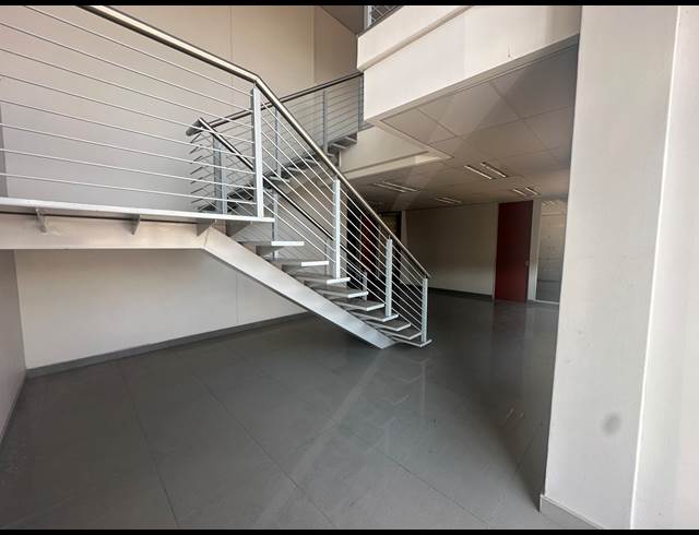 1,166M² WAREHOUSE TO LET IN LINBRO PARK