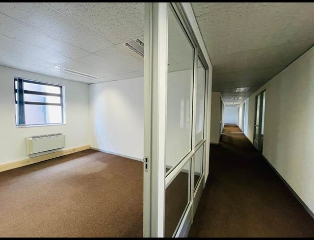 639M² OFFICE TO LET IN RANDJESPARK