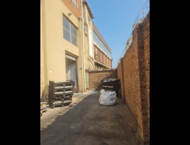 3,000M² INDUSTRIAL YARD TO LET IN MOBENI