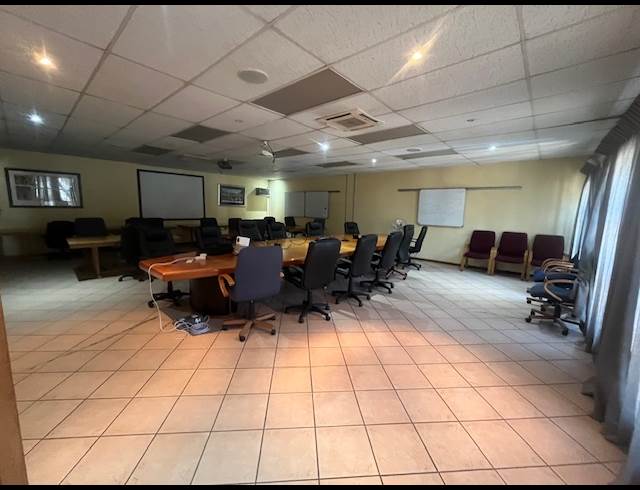 2,500M² OFFICE TO LET IN VULCANIA