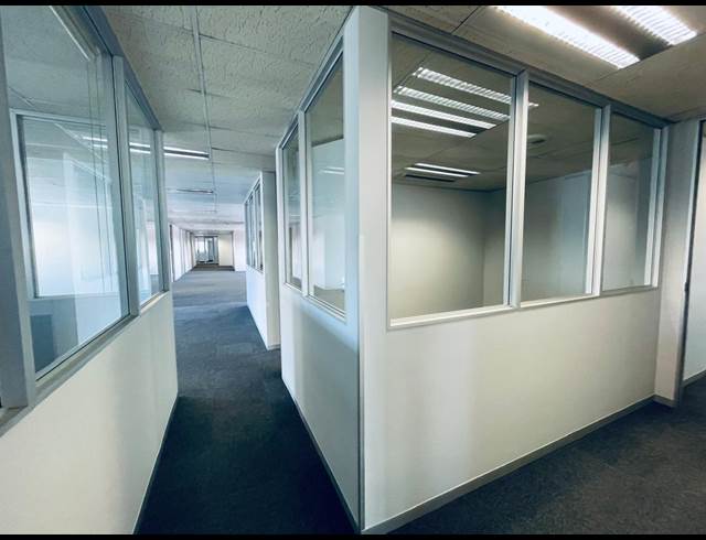 494M² OFFICE TO LET IN RANDJESPARK
