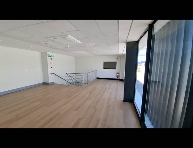435M² WAREHOUSE TO LET IN STIKLAND INDUSTRIAL