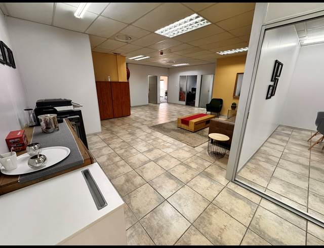 200M² OFFICE TO LET IN ROUTE 21 BUSINESS PARK