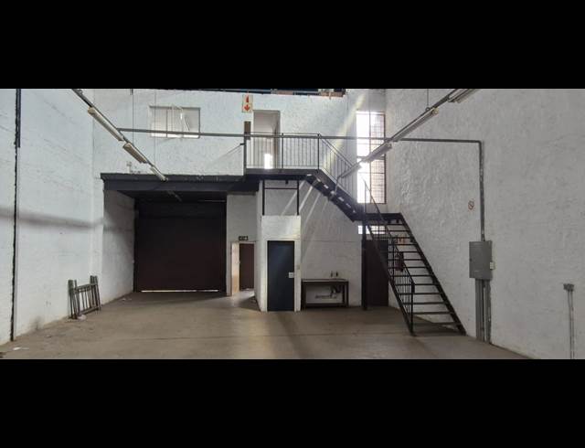 227M² WAREHOUSE TO LET IN TROYEVILLE