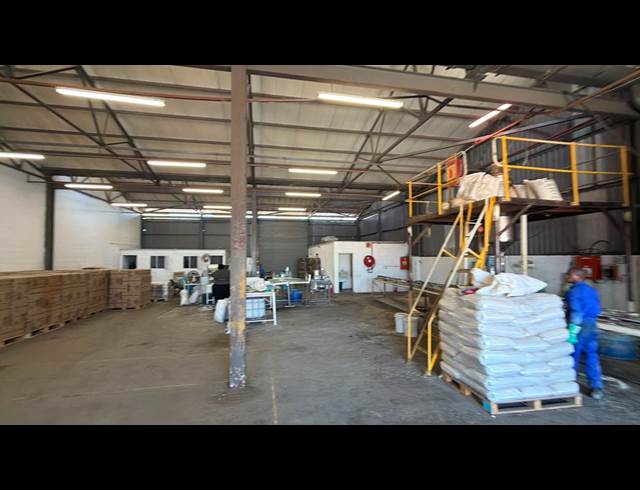 446M² WAREHOUSE TO LET IN EVERITE INDUSTRIA