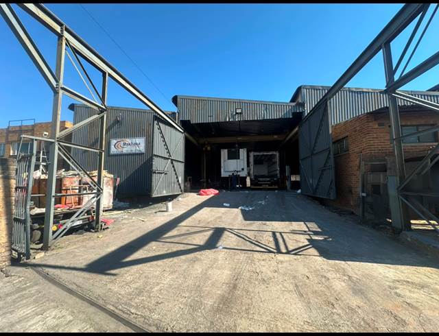 600M² WAREHOUSE TO LET IN JET PARK