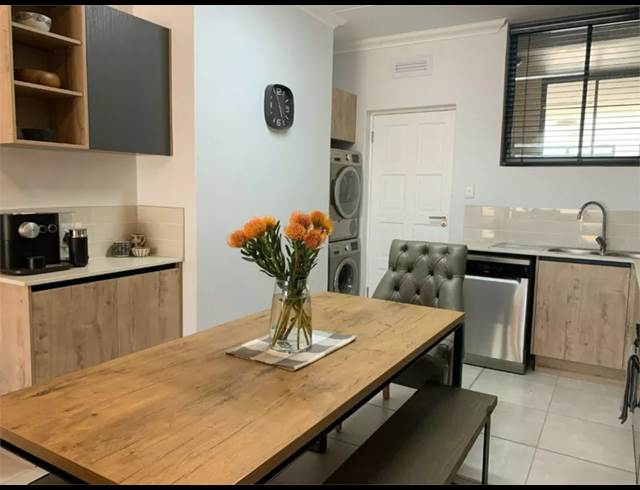 2 bed property to rent in VREDEKLOOF HEIGHTS