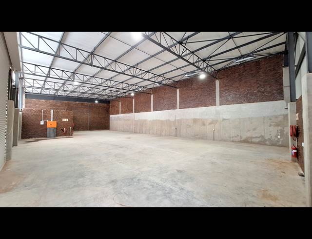 548M² WAREHOUSE TO LET IN LASER PARK