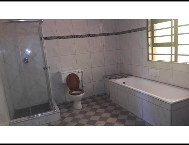 BUSINESS PROPERTY TO RENT IN ESTCOURT