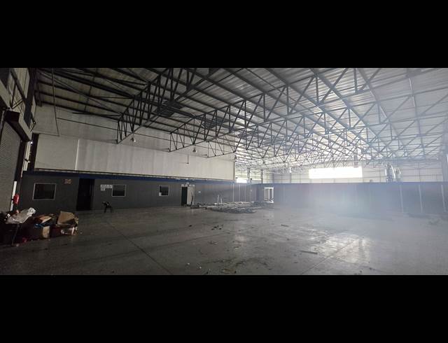 2,294M² WAREHOUSE TO LET IN COSMO BUSINESS PARK