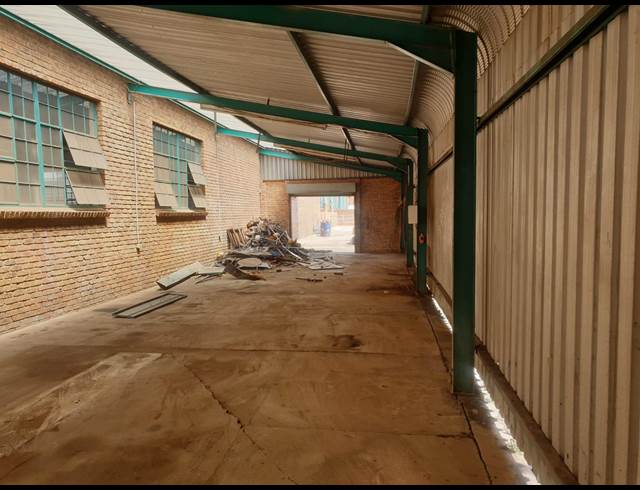100M² WAREHOUSE TO LET IN BRENTWOOD PARK