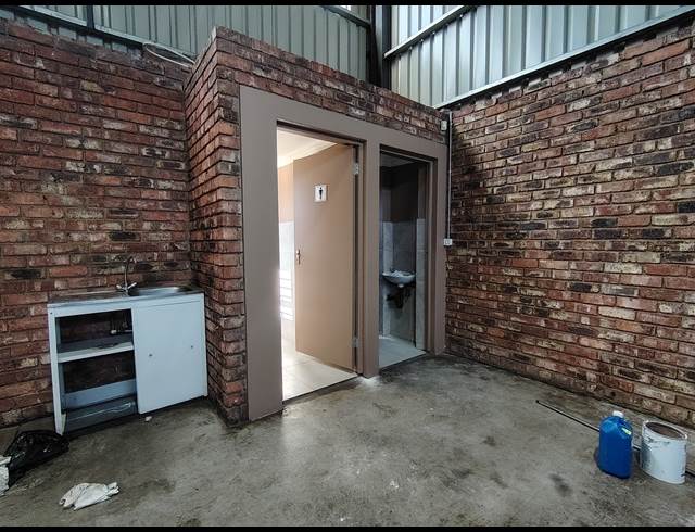 150M² WAREHOUSE TO LET IN ALBERTON NORTH