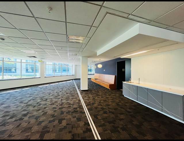 2,000M² OFFICE TO LET IN WATERFALL