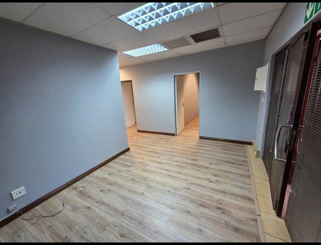 106M² OFFICE TO LET IN MONTANA PARK