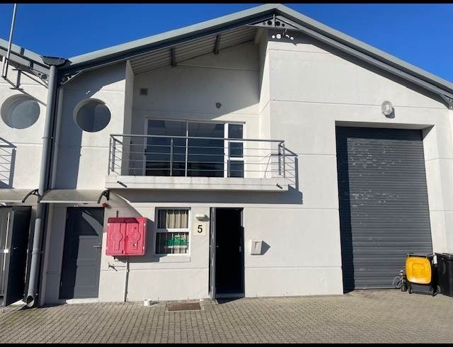 292M² WAREHOUSE TO LET IN CAPRICORN
