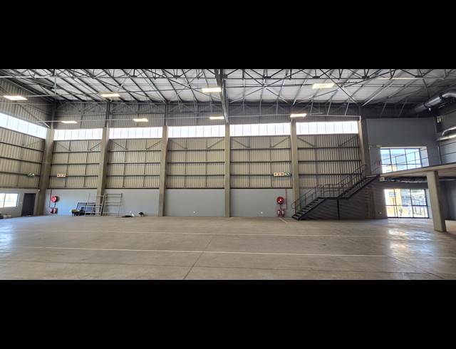 2,244M² WAREHOUSE TO LET IN LANSERIA