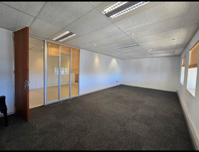 378M² OFFICE TO LET IN BRYANSTON