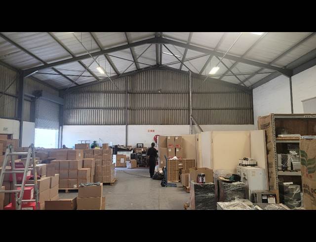 525M² WAREHOUSE TO LET IN PAROW INDUSTRIAL