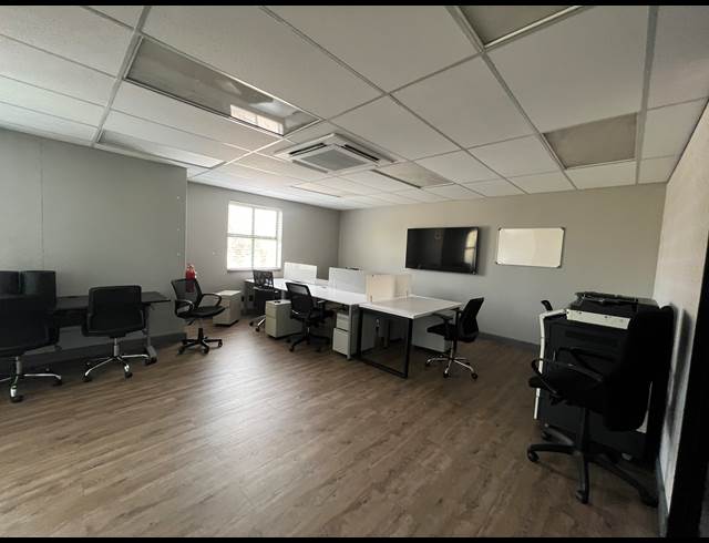 110M² OFFICE TO LET IN HYDE PARK