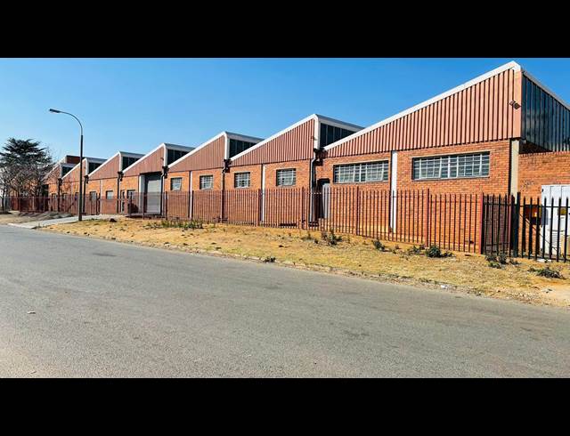 4,111M² WAREHOUSE TO LET IN LEA GLEN