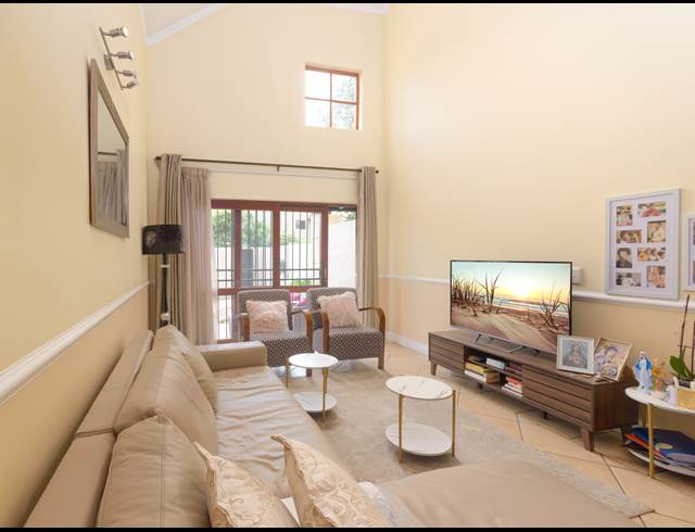 2 BEDROOM TOWNHOUSE RENTED IN SUNNINGHILL