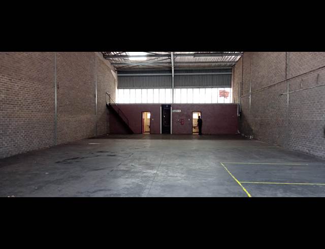 300M² WAREHOUSE TO LET IN SELBY
