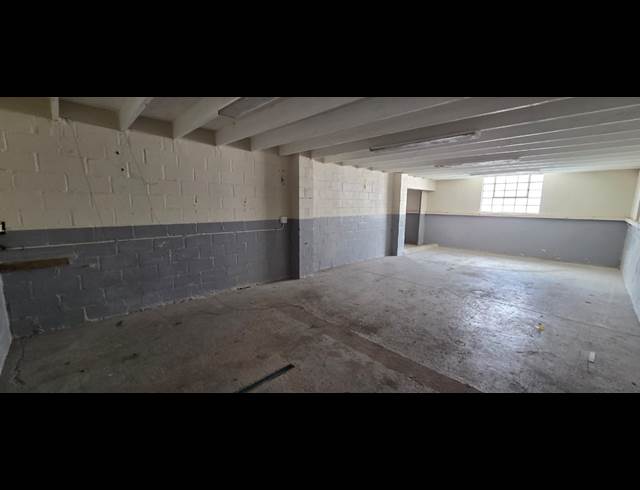 242M² WAREHOUSE TO LET IN WELLINGTON CENTRAL