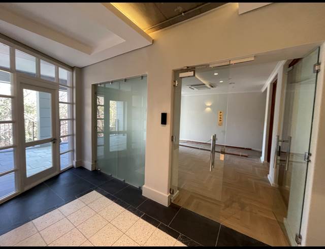1,050M² OFFICE TO LET IN GARDENS