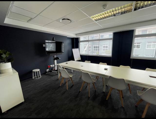 435M² OFFICE TO LET IN WATERFRONT