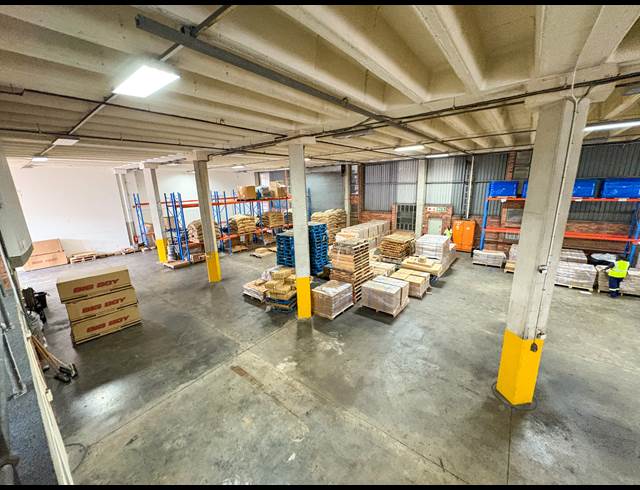 1,224M² WAREHOUSE TO LET IN WESTMEAD