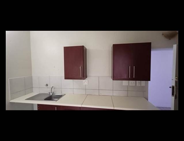2 BEDROOM PROPERTY TO RENT IN KEMPTON PARK CENTRAL