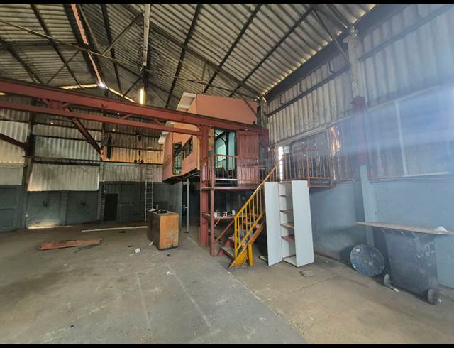 240M² WAREHOUSE TO LET IN LUIPAARDSVLEI
