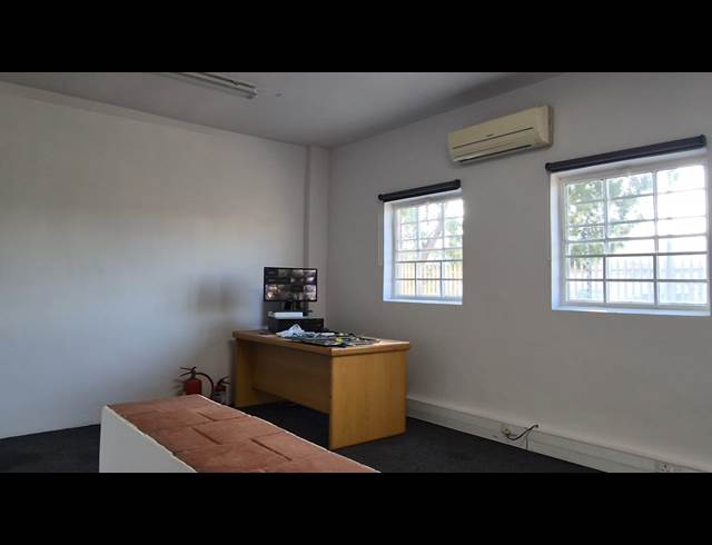 2,330M² WAREHOUSE TO LET IN RETREAT