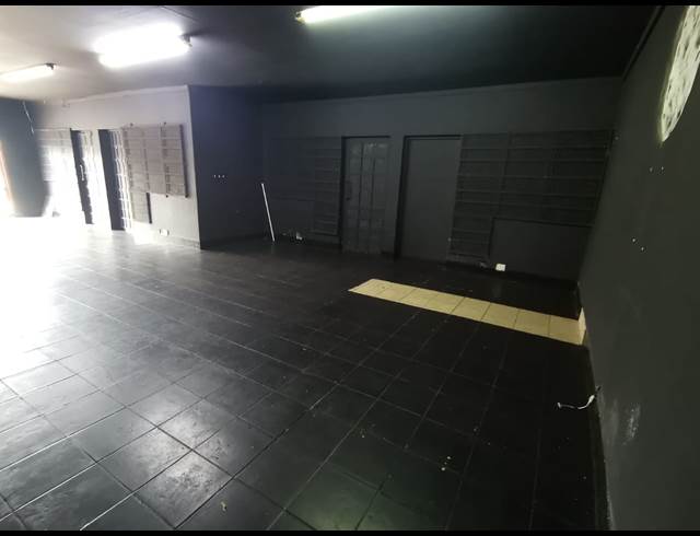 61.36M² RETAIL TO LET IN VALHALLA