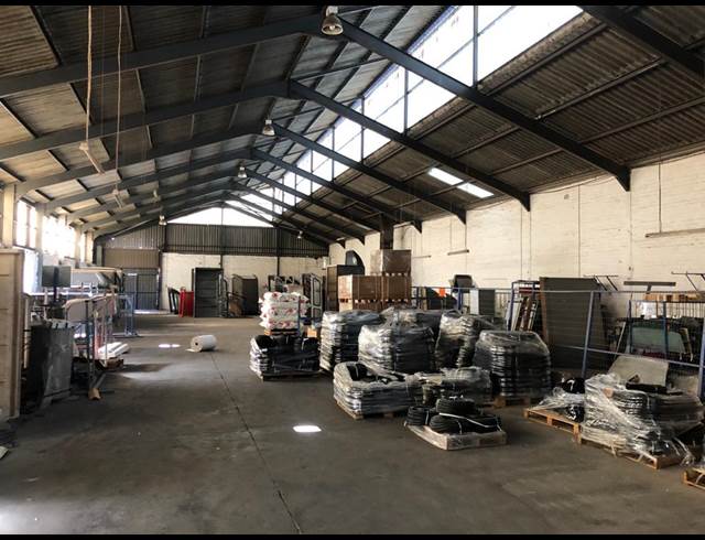794M² WAREHOUSE TO LET IN TRIANGLE FARM