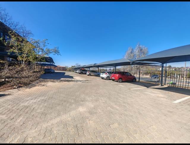 131M² OFFICE TO LET IN MEYERSDAL