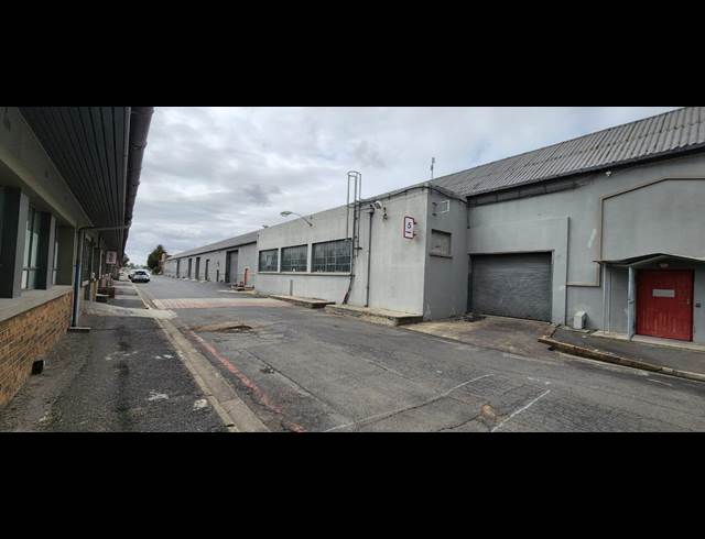 2,074M² WAREHOUSE TO LET IN BLACKHEATH INDUSTRIAL
