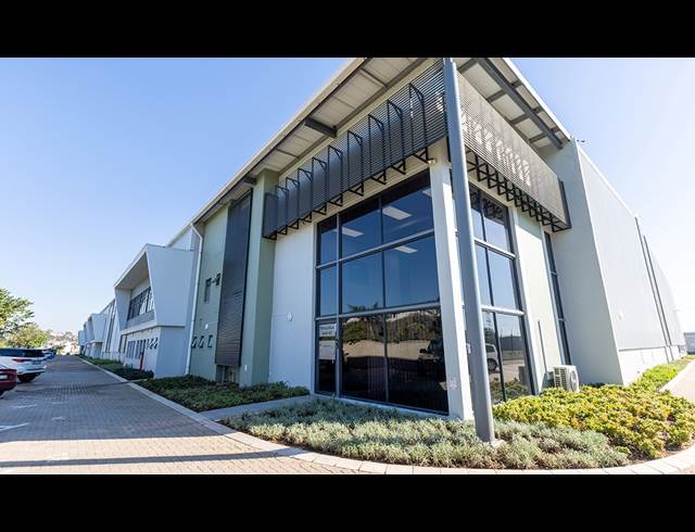 2,329M² WAREHOUSE TO LET IN OTTAWA
