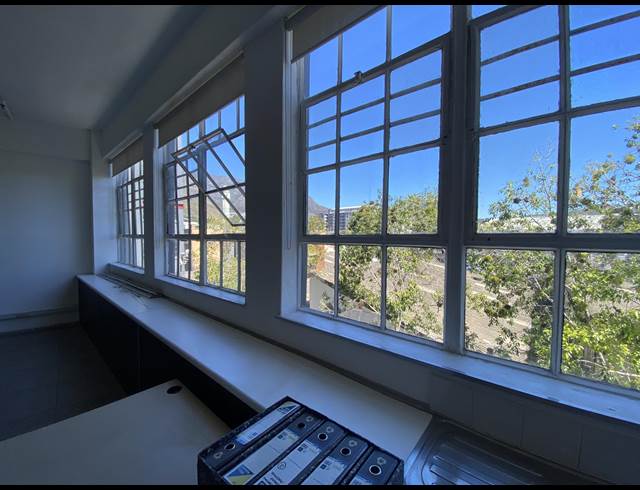 95M² OFFICE TO LET IN WOODSTOCK