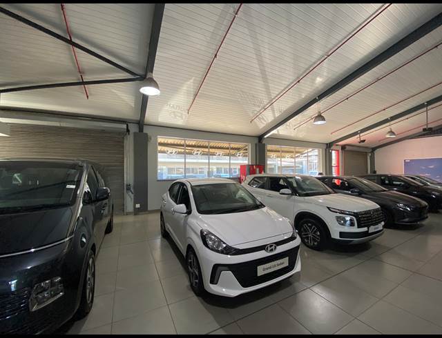 1,903M² SHOWROOM TO LET IN PAARDEN EILAND