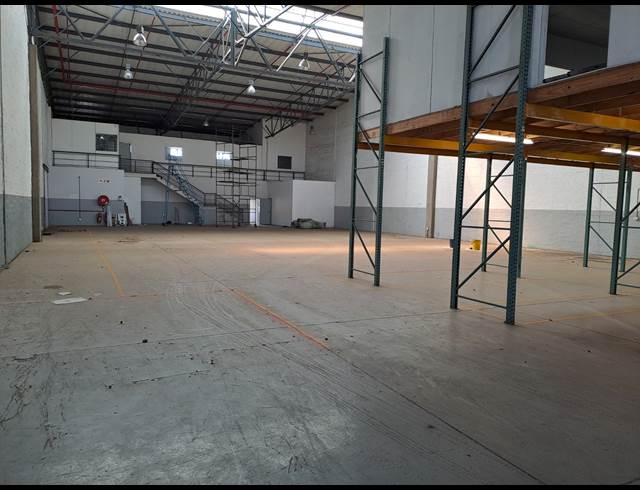 877M² WAREHOUSE TO LET IN POMONA