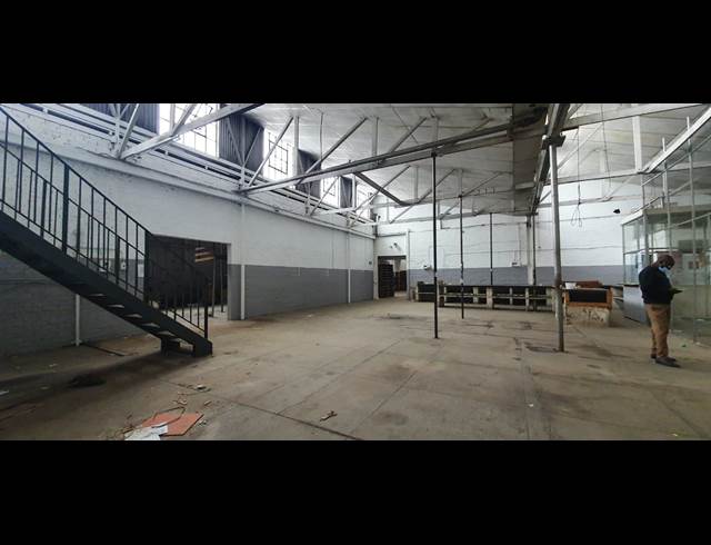 2,300M² WAREHOUSE TO LET IN CITY & SUBURBAN