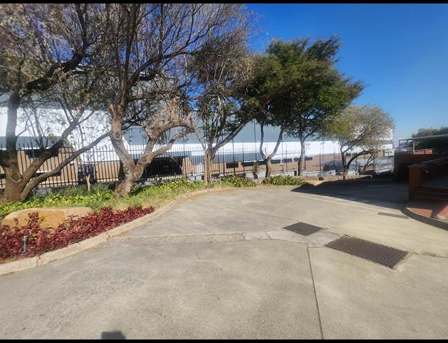 11,924M² WAREHOUSE TO LET IN HALFWAY GARDENS