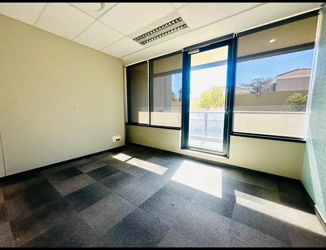 2,948M² OFFICE TO LET IN BRYANSTON