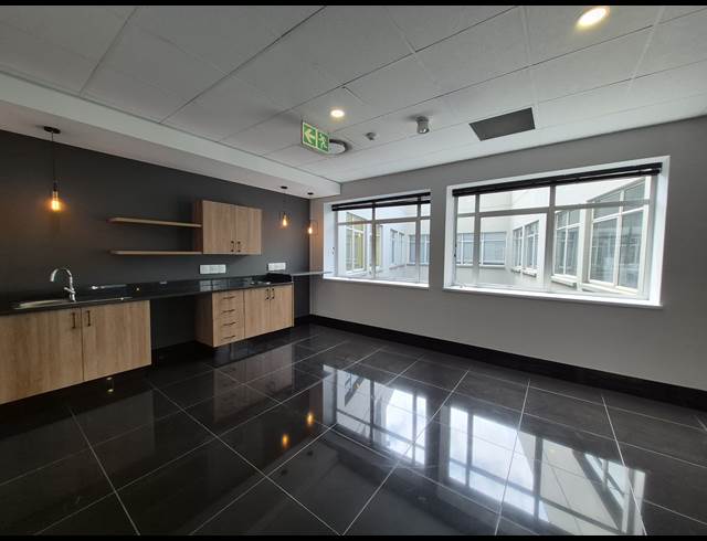 1,633M² OFFICE TO LET IN SANDTON CENTRAL