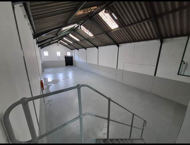 383M² WAREHOUSE TO LET IN BRIARDENE