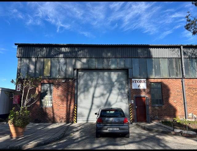 1,240M² WAREHOUSE TO LET IN PAROW INDUSTRIAL