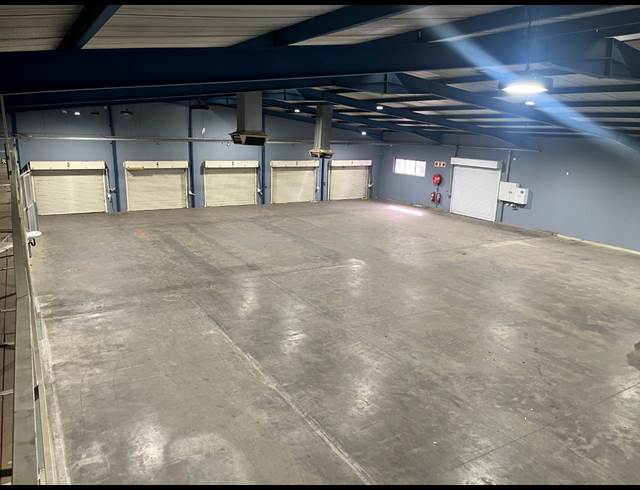 1,182M² WAREHOUSE TO LET IN FOUNDERS HILL